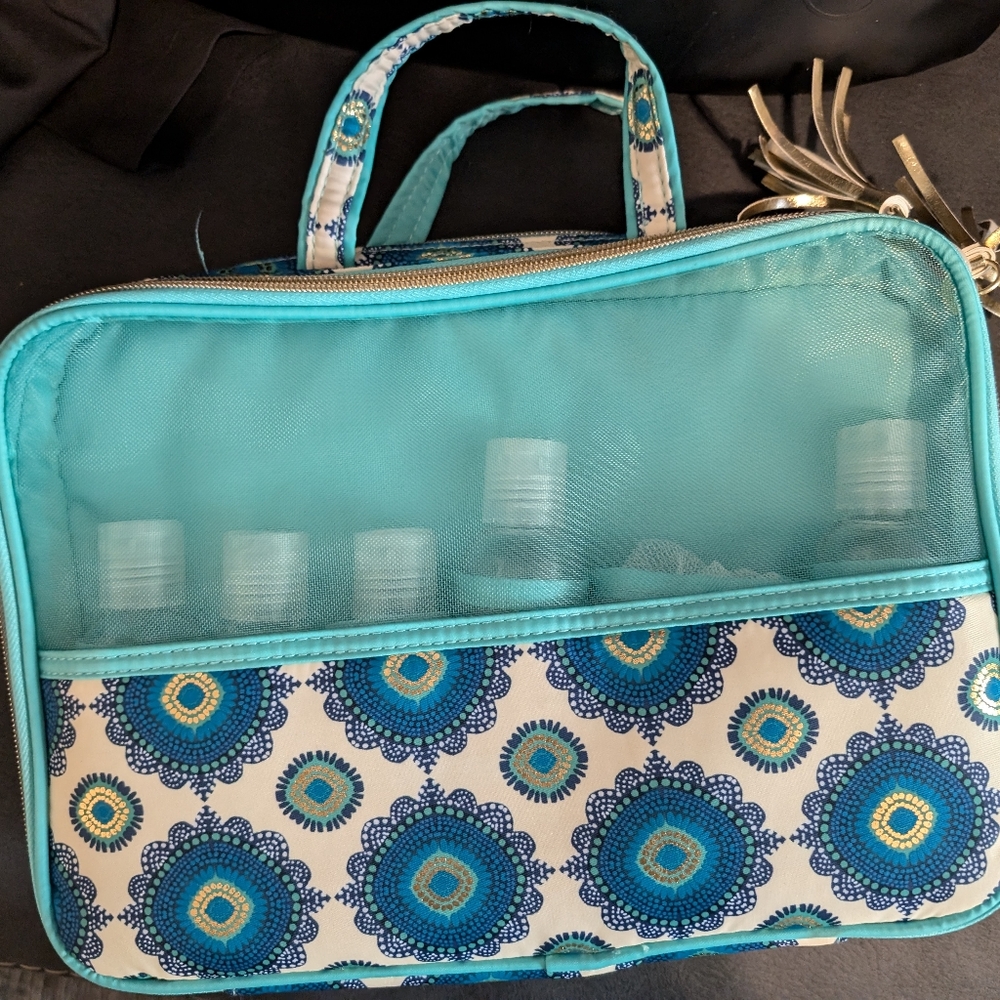 Travel bag with containers (containers are empty)